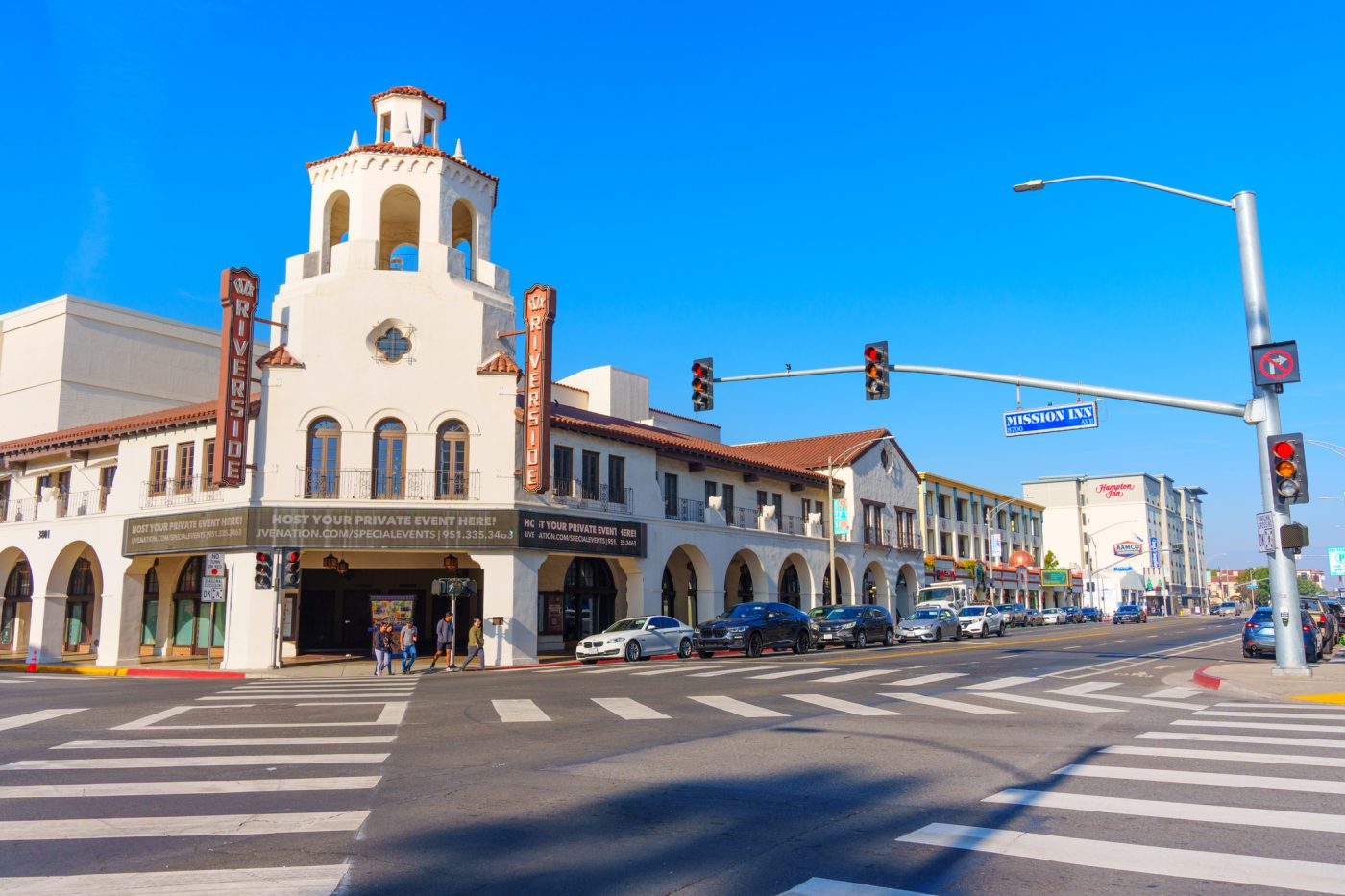 dreamstime_m_359591390